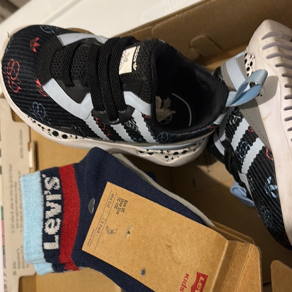 Adidas 5K Sneakers Free Niki socks - Picture 3 of 6